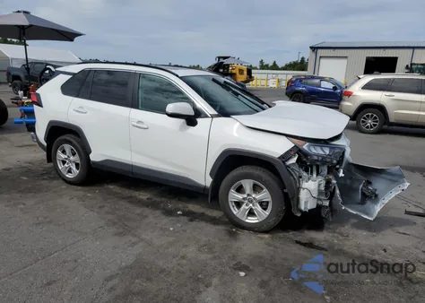 2021 Toyota Rav4 Xle z USA, uszkodzony, nr VIN 2T3P1RFV9MW175724